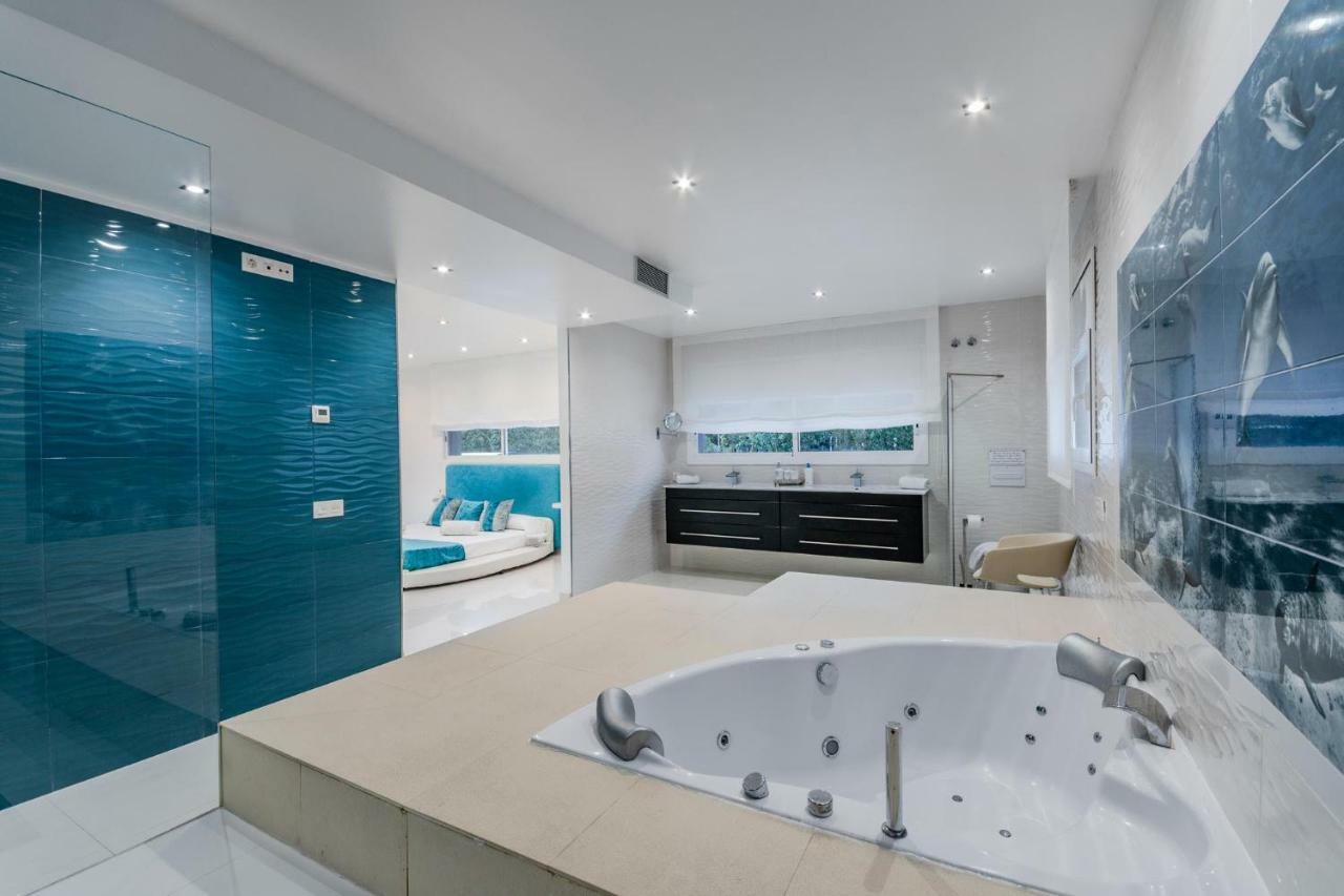 Luxurious Villa Marly I To Two Minutes The Beach Castelldefels Luaran gambar